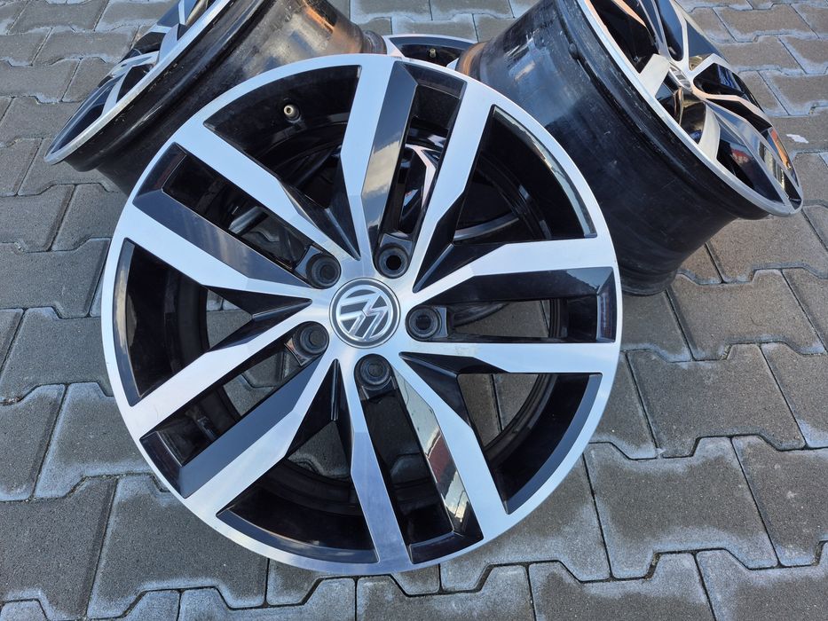 Продаж оригінальних дисків 7JXR17 на Volkswagen Golf,  Touran,  Passat