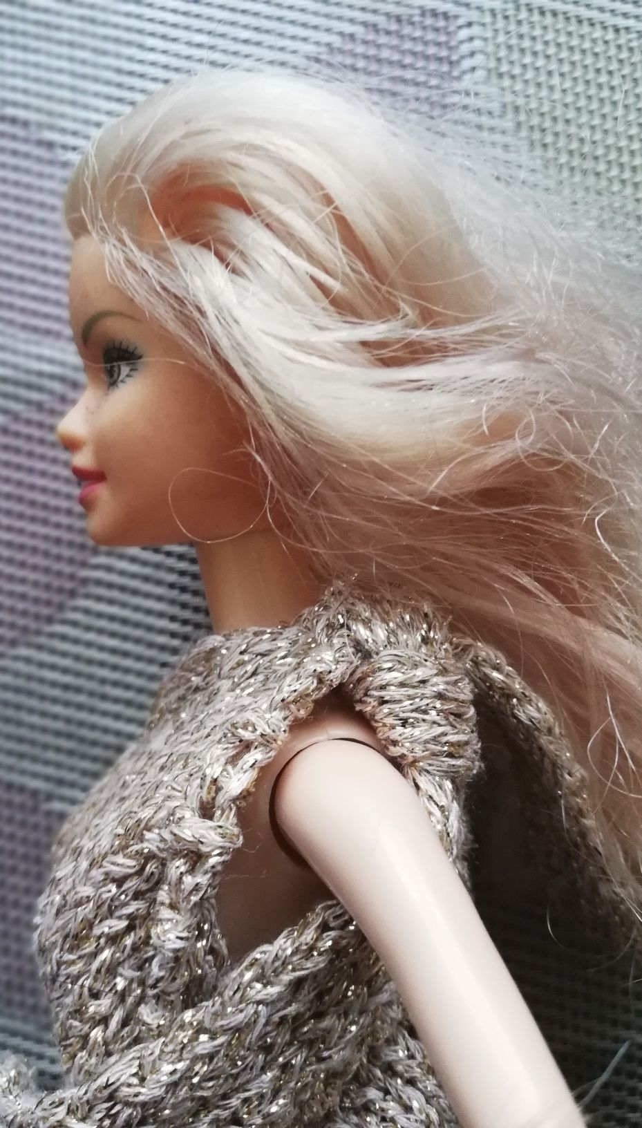 Laleczka Barbie w pięknej sukni