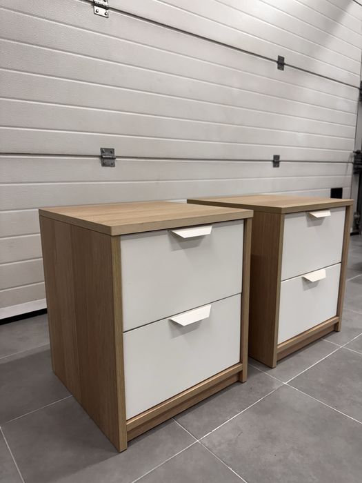 Mesas de cabeceira (Duas)