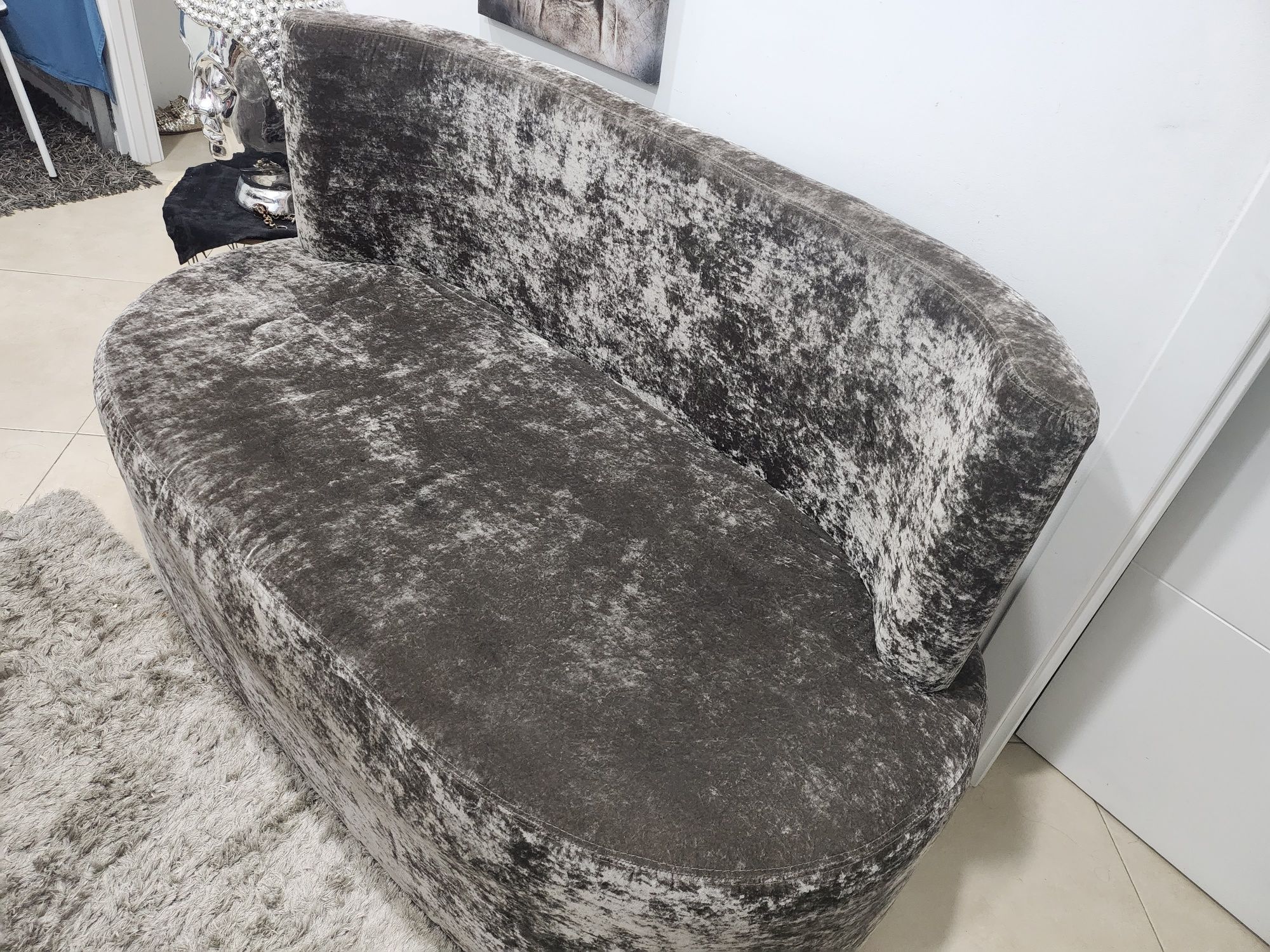Sofa em veludo cinza