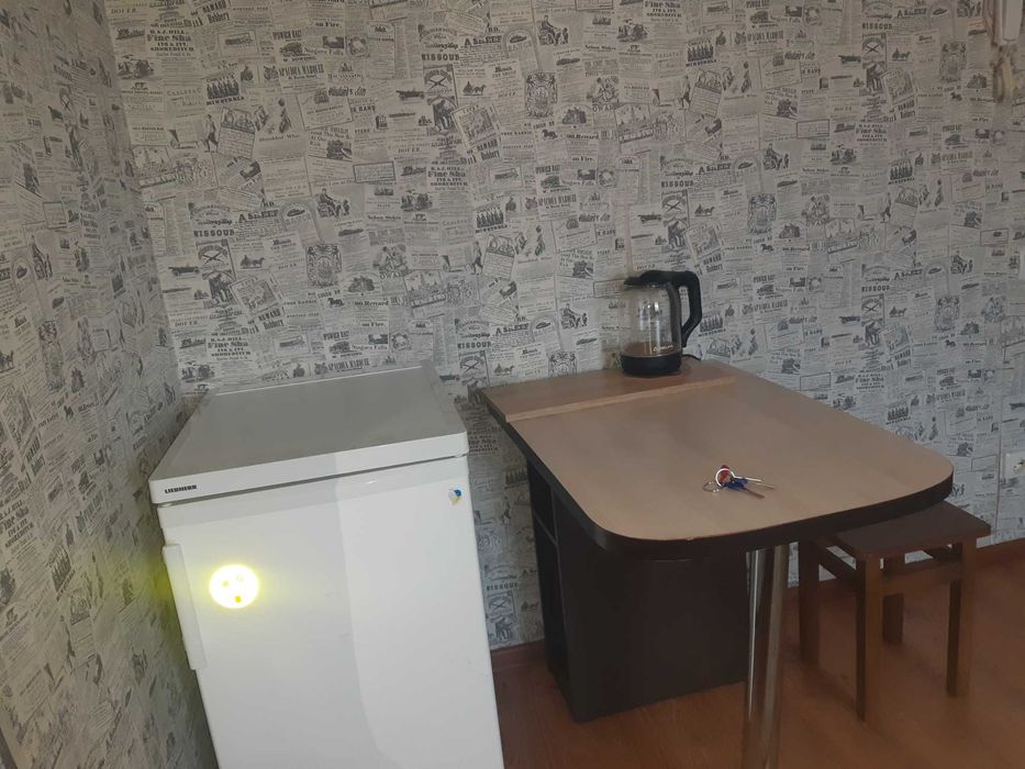 Здам кімнату у гуртожитку для дівчини на тривалий термін.