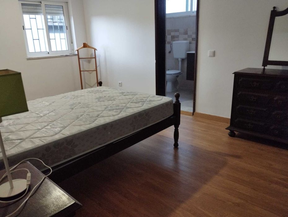 Aluga-se Apartamento T3 - Capuchos Caparica
