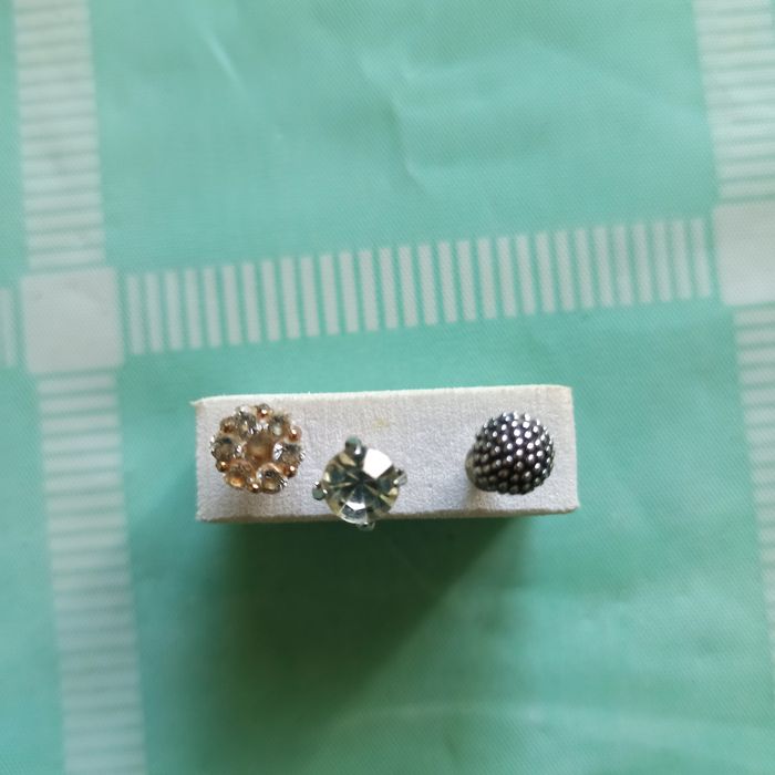 Біжутерія: сережки, каблучка, фініфть