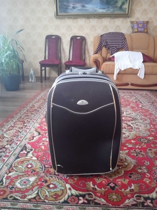 Продам  чемодани   , сумки, возики