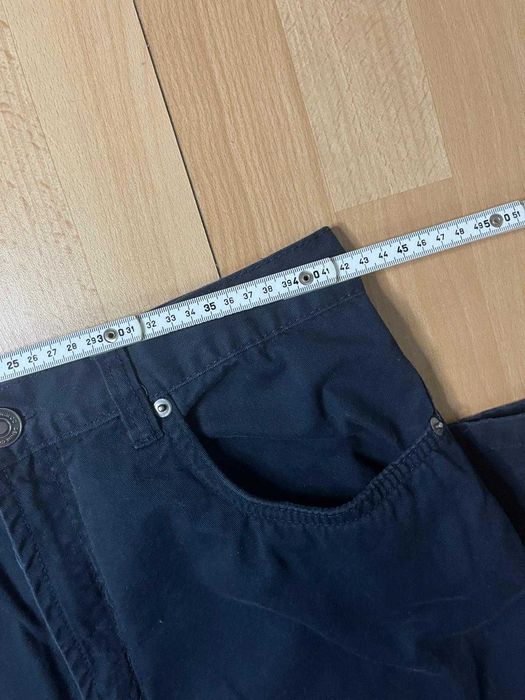 Calças azuis escuras, como novas.