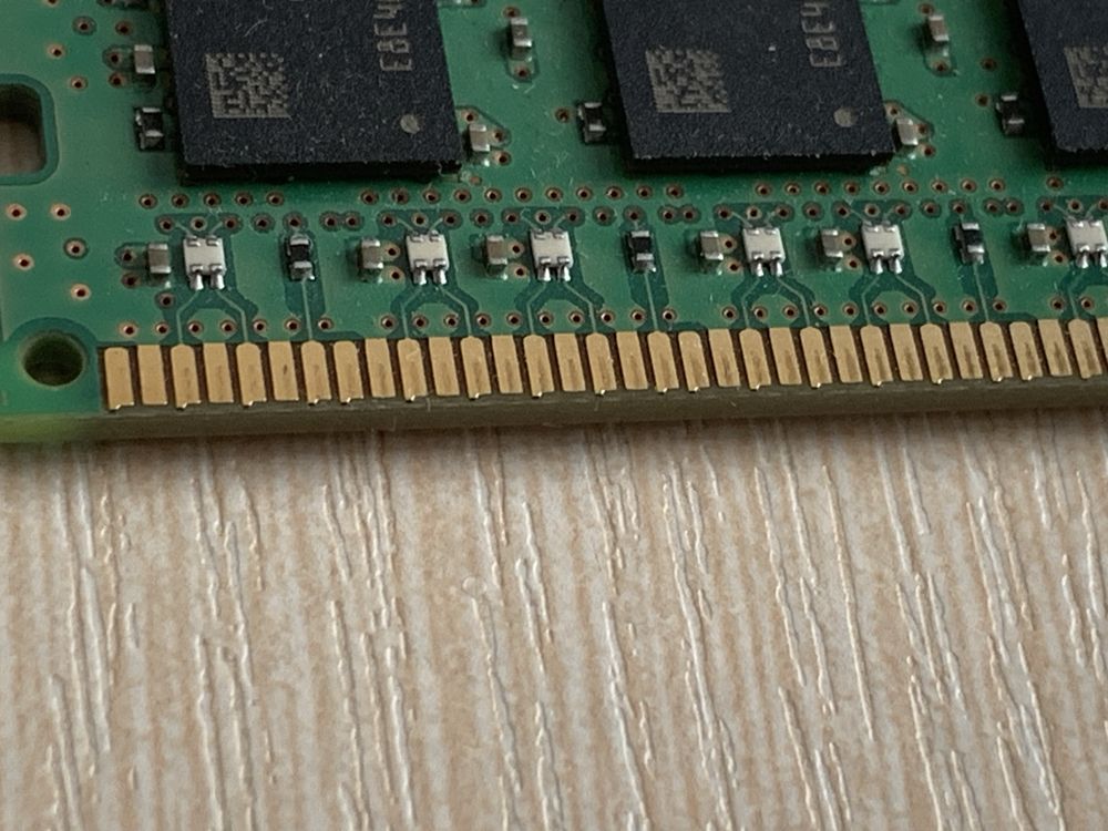 Оперативна памʼять Samsung DDR4 4Gb 1Rx8 PC4 2133P