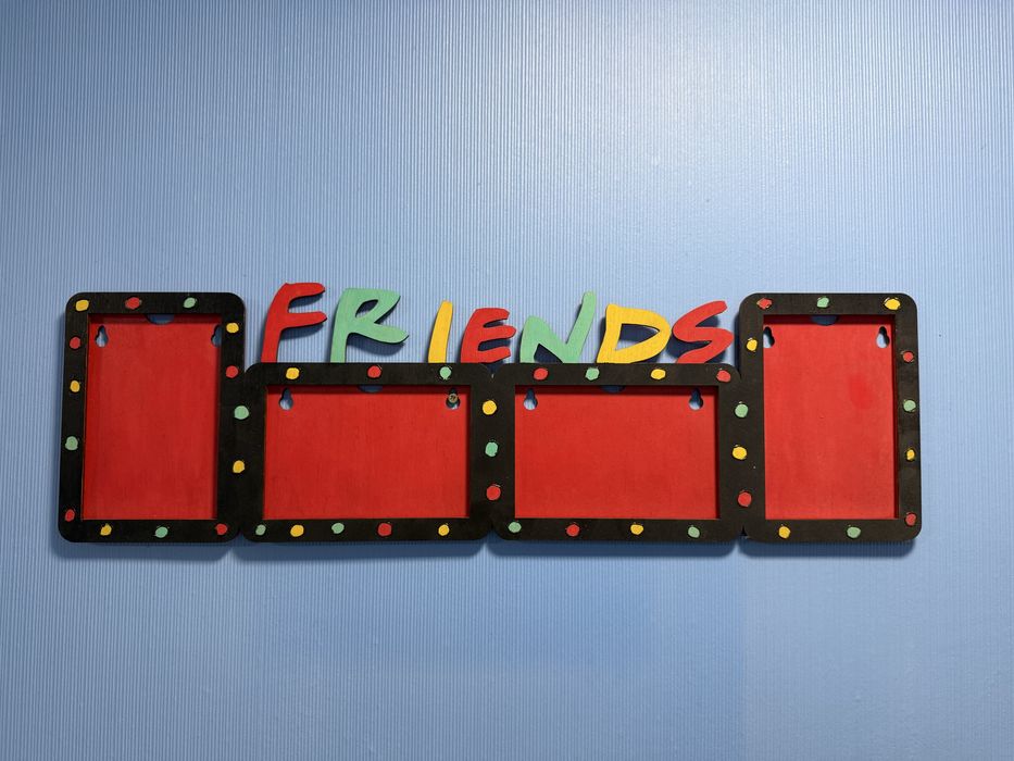 Дерев’яна фоторамка-колаж FRIENDS