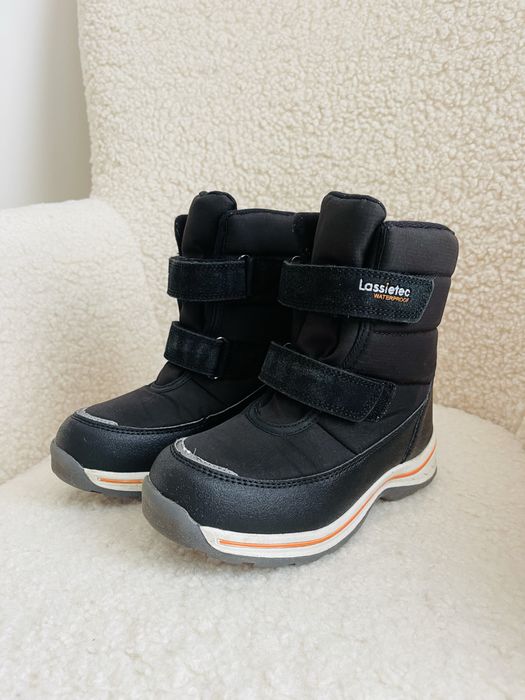 чоботи, черевики Lassie