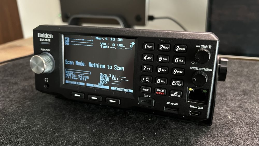 Skaner szerokopasmowy UNIDEN SDS200e DMR