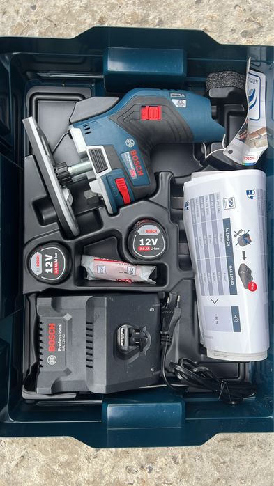 Фрезер акумуляторний Bosch Professional GKF 12V-8