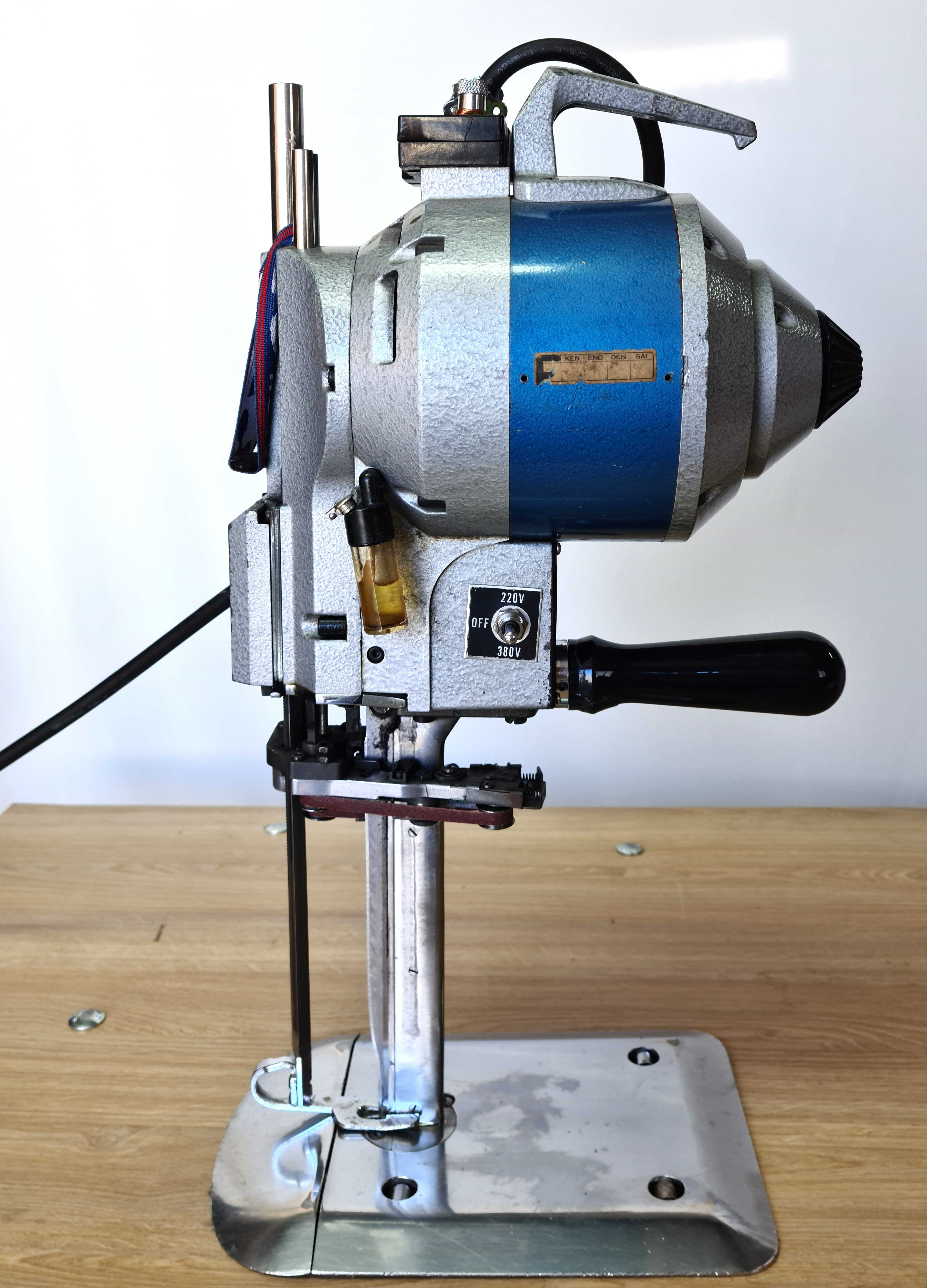 Máquina de Corte de Tecido Profissional KM – Lâmina Reta – KS-AU-V