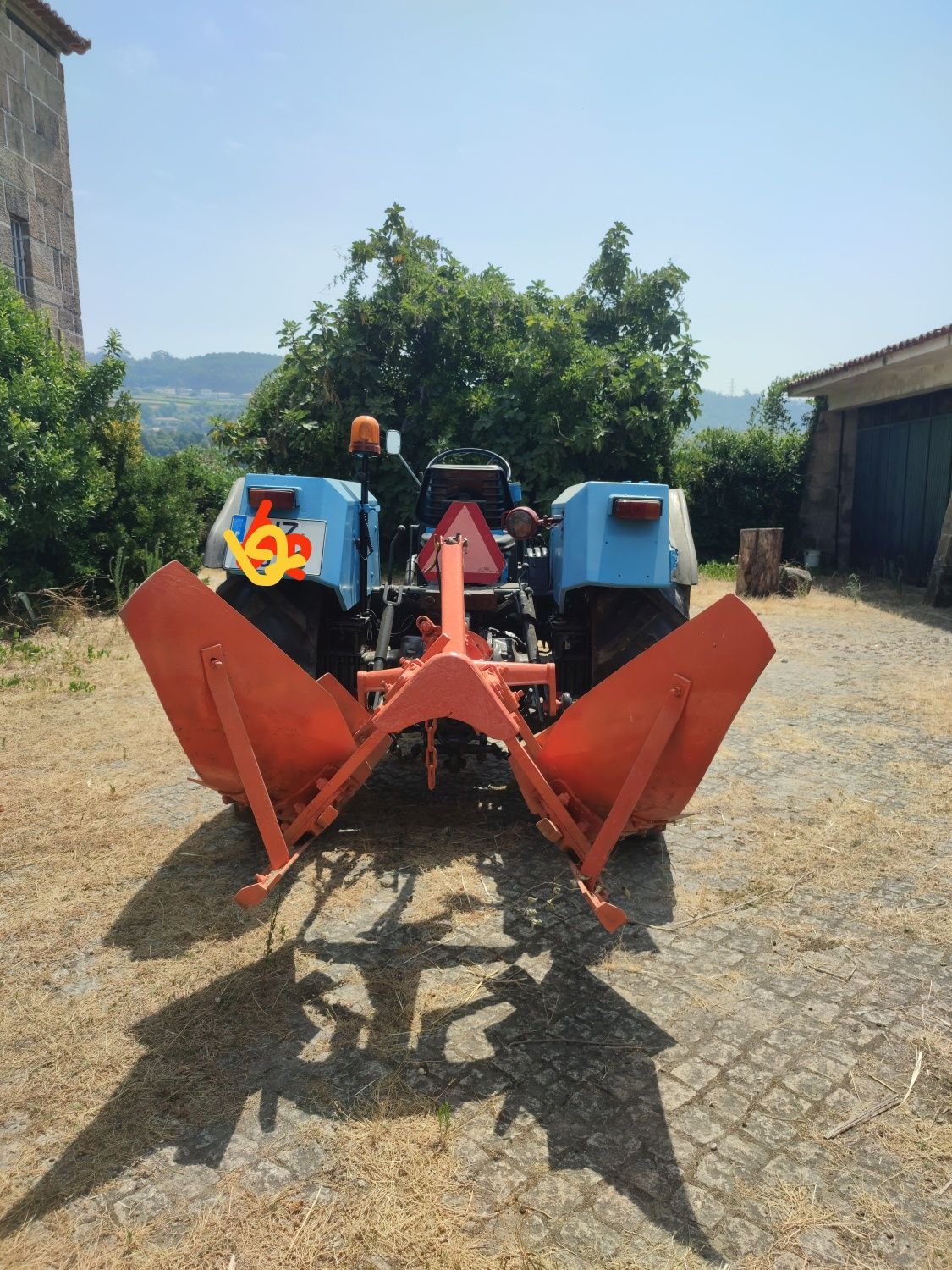 Trator agrícola + Charua Galucho
