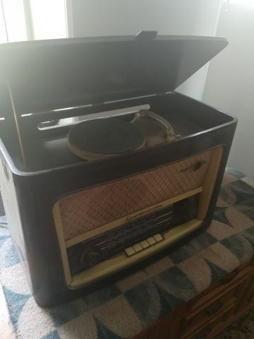 Radioodbiornik Serenada z gramofonem vintage