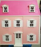 Casa de brincar Hello Kitty com móveis à escala
