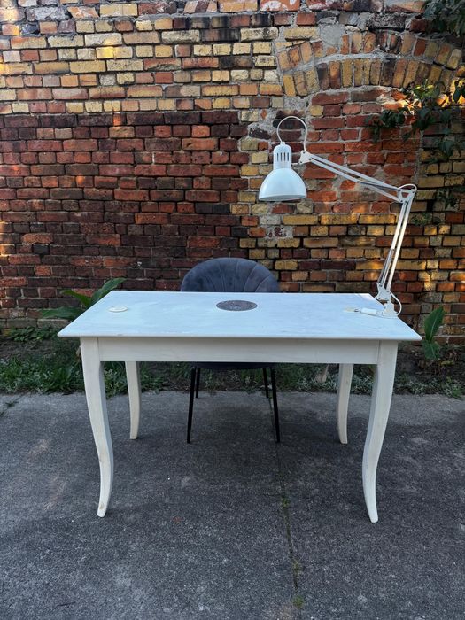 Biurko kosmetyczne z pochłaniaczem Afinia