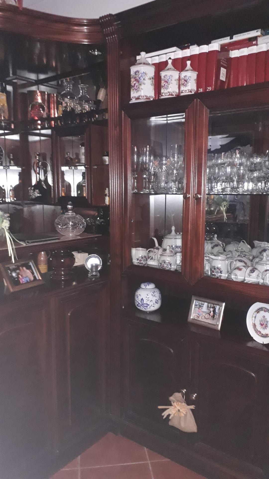 Móvel de sala em mogno