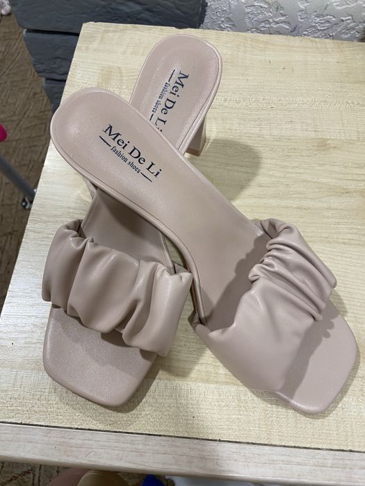 Прода босоніжки 38 розмір