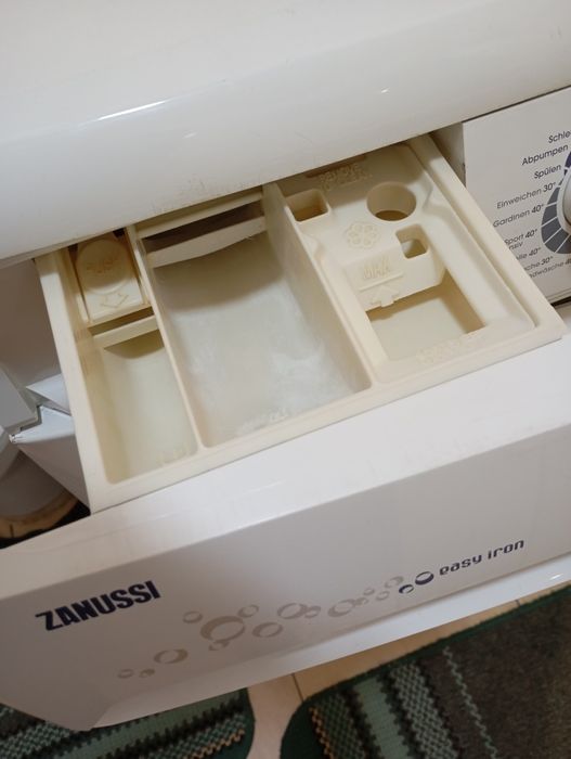 Терміново робоча велика пральна машина Zanussi ZWG 5145 пралка