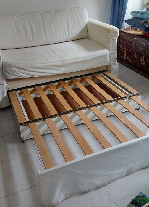 Sofa-cama casal com capa branca