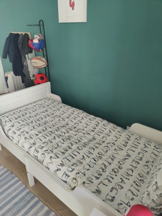 Cama branca de criança IKEA extensível