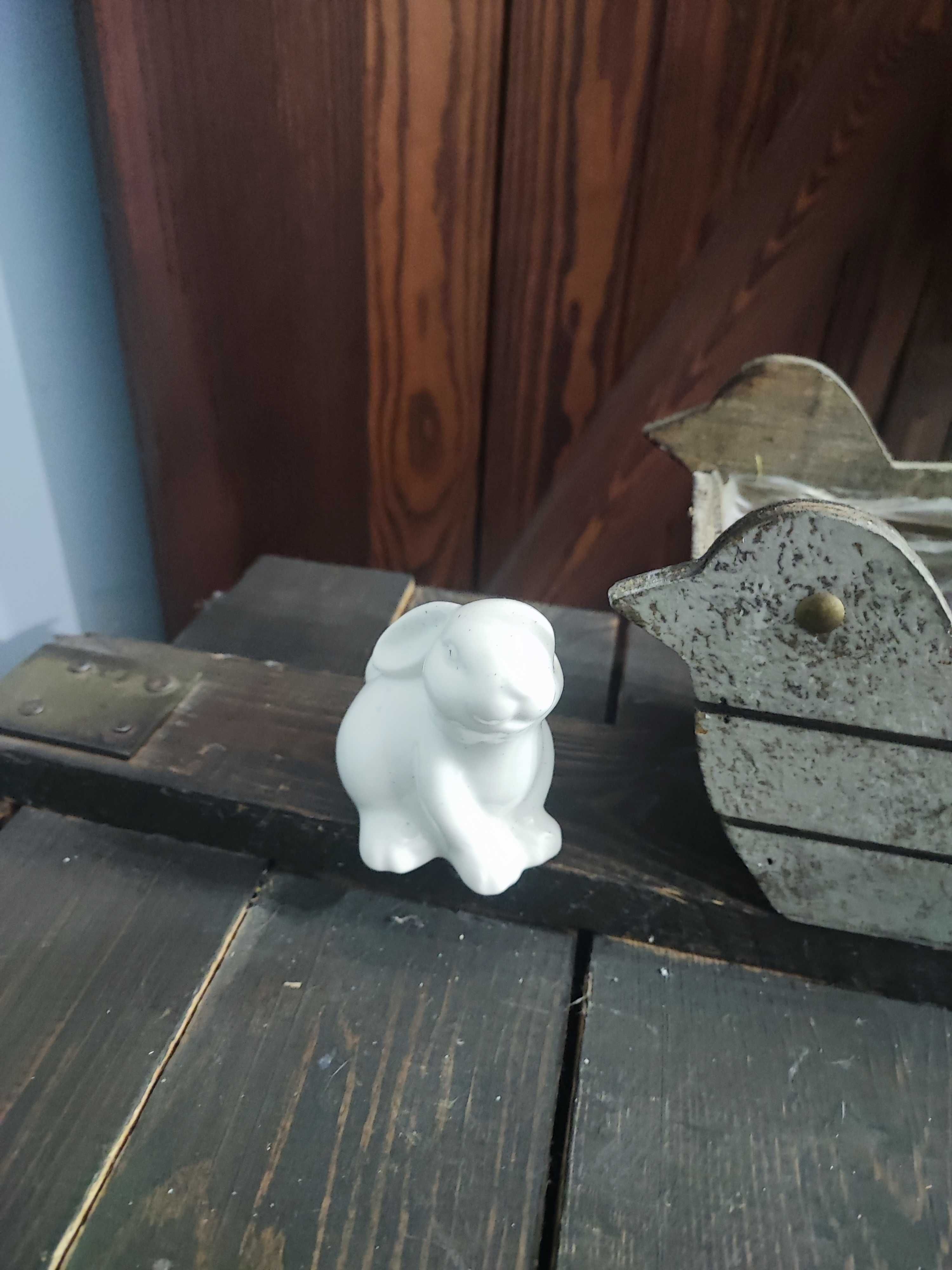 Drewniana osłonka ptak porcelanowe zajączki