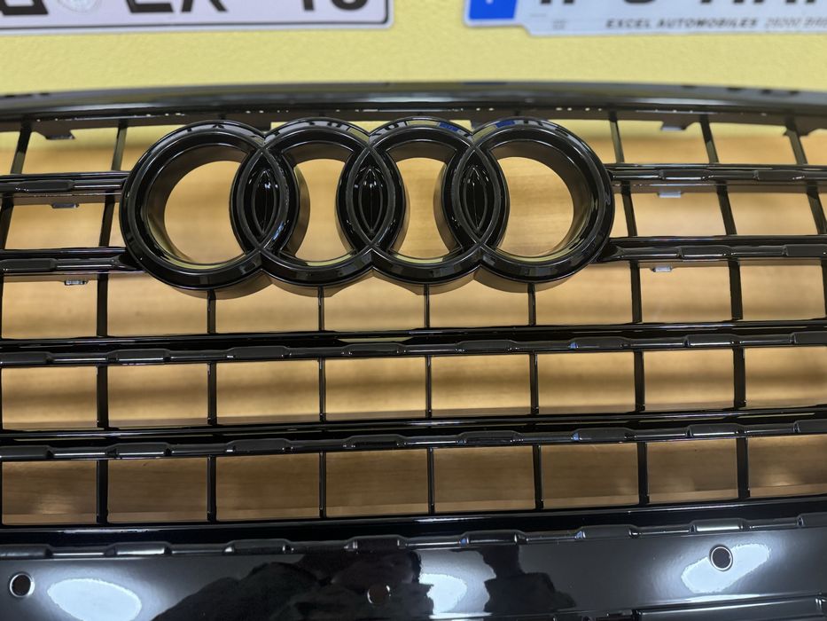 Решітка радіатора Audi Q7 4M  2016+ стиль SQ7 Full Black 4M0853651JFUQ