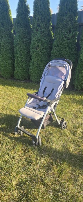 Коляска Chicco Ohlala 3, легка, компактна.