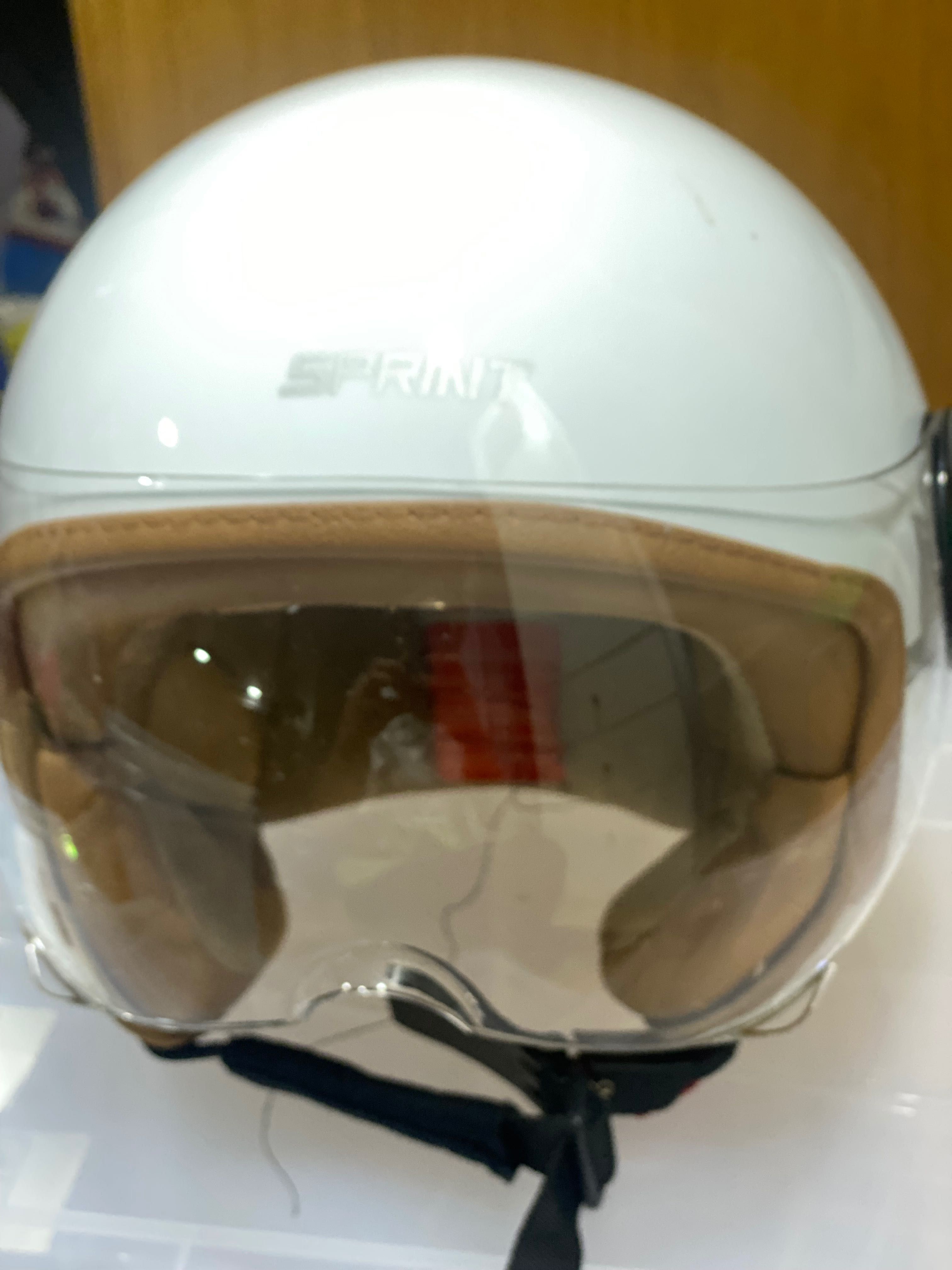 Capacete de marca Sprint branco
