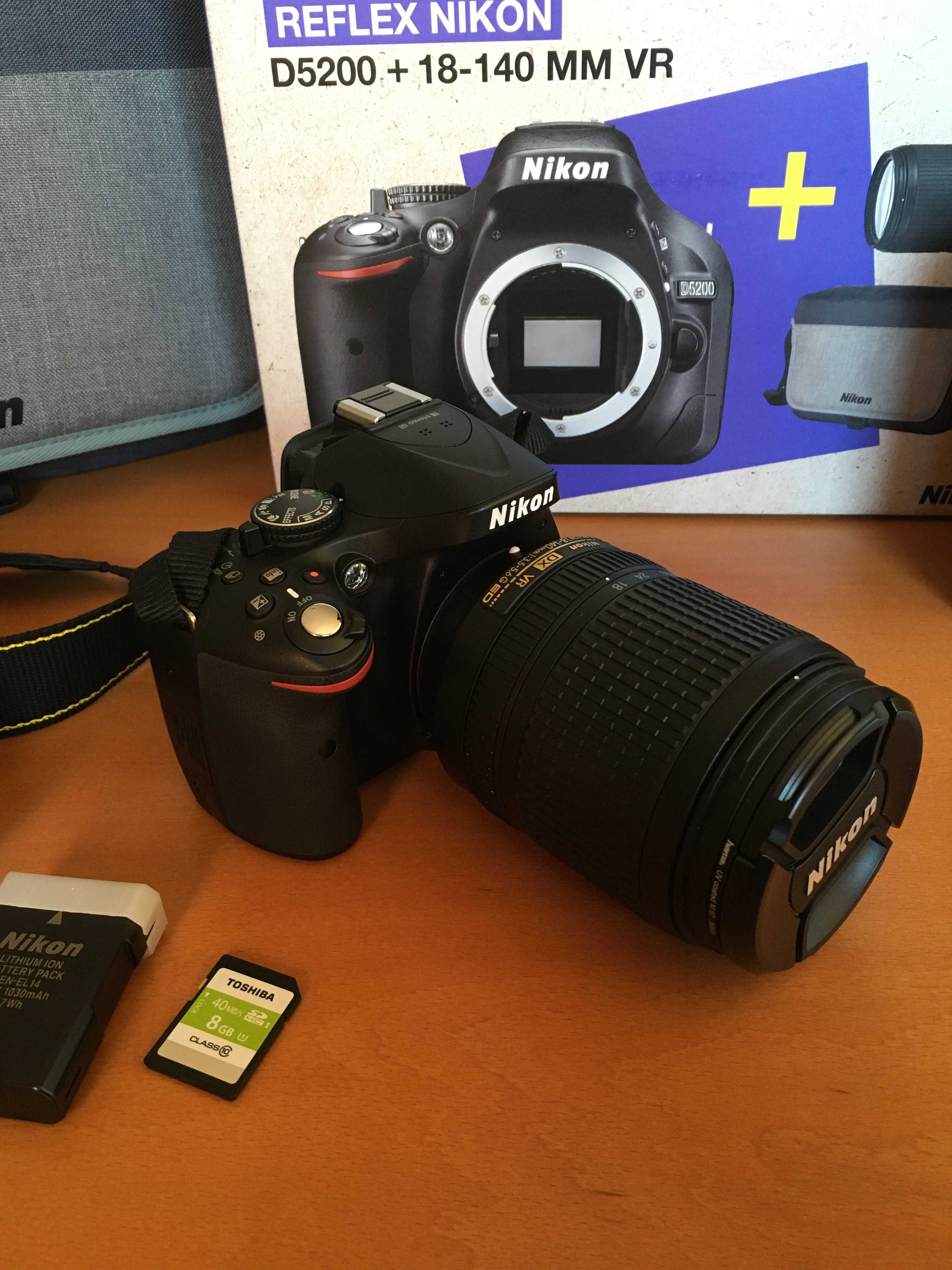 Nikon D5200 com objectiva 18-140 e acessórios