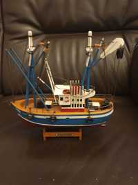 Barco de madeira decorativo