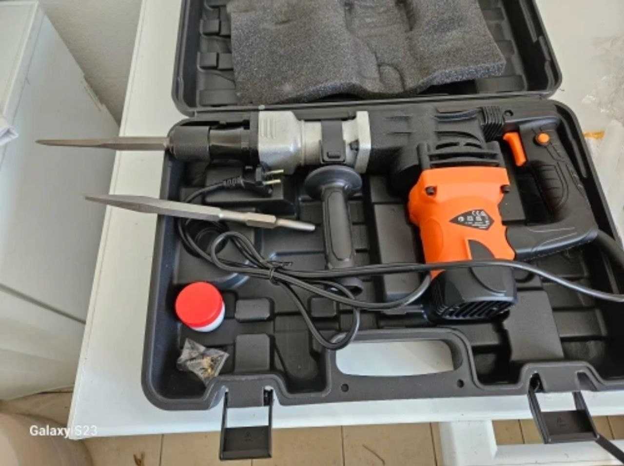 Martelo eletrico 1400W.