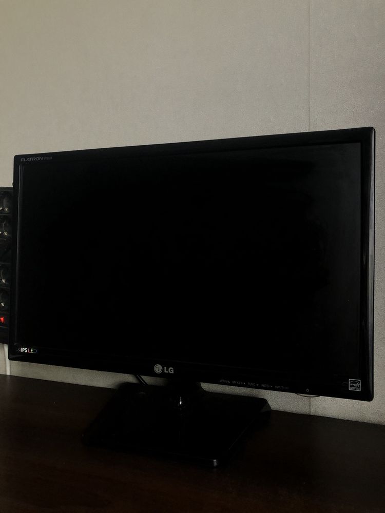 Топ монітор IPS LED 22’ VGA DVI