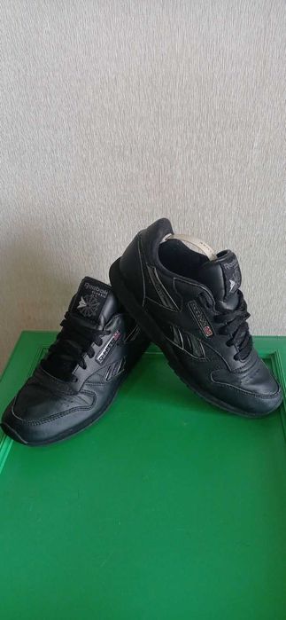 Кроссовки для девочки фирмы Reebok 34.5 размера
