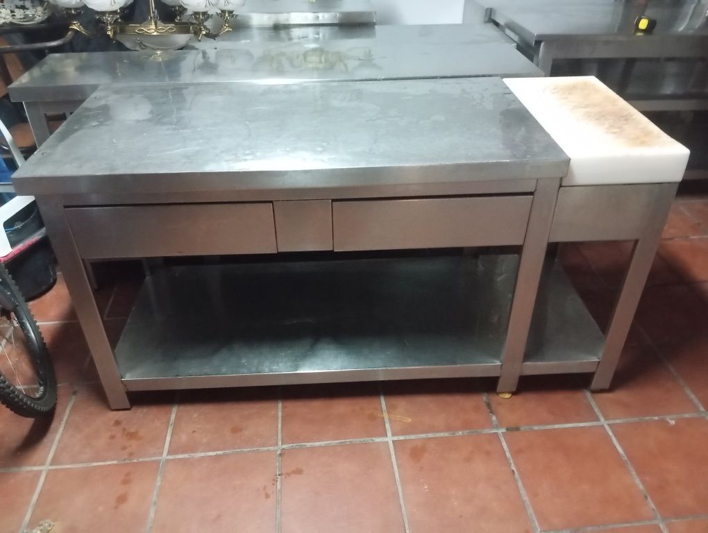 Escaparates ou mesas em inox