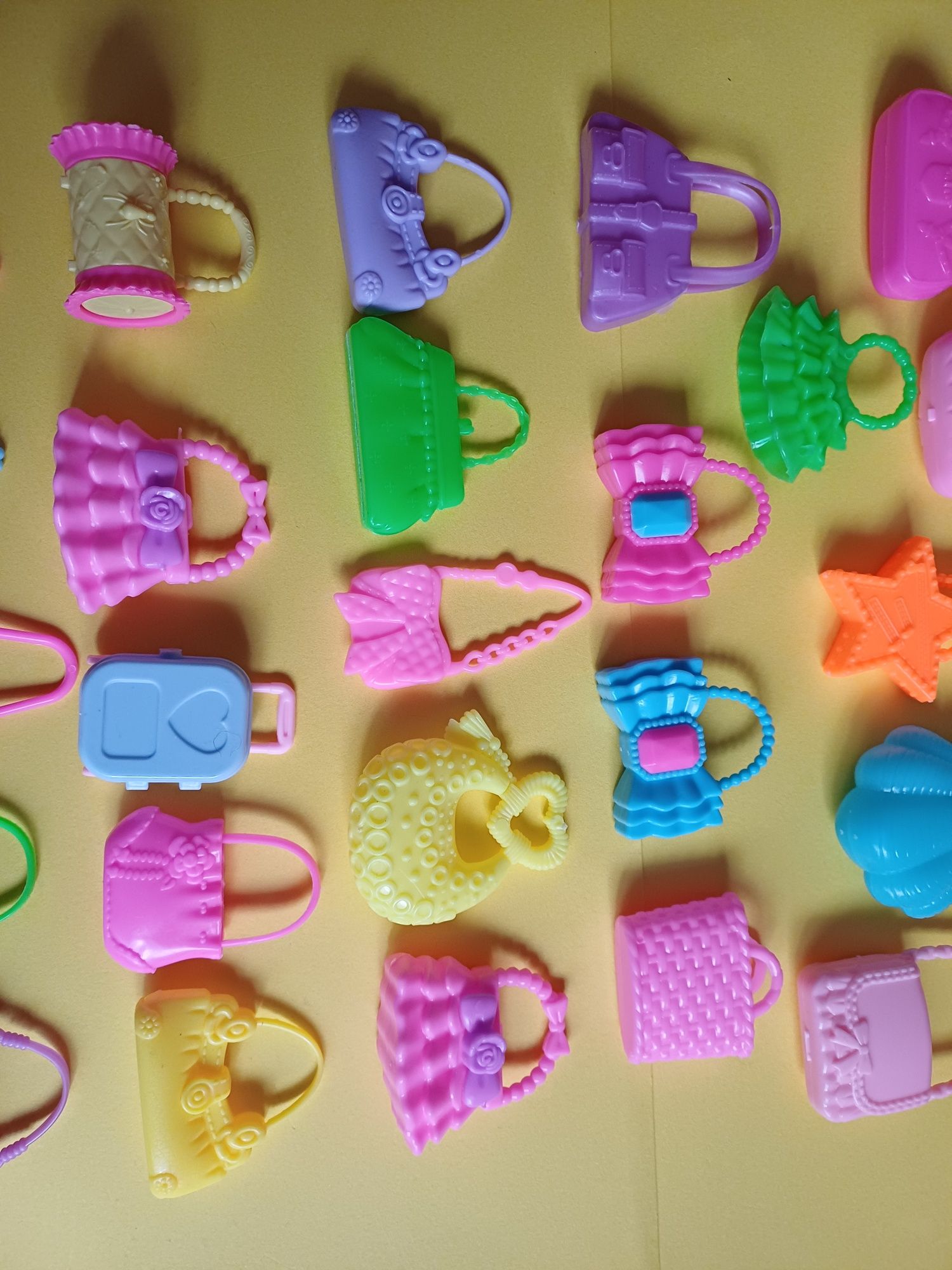 Barbie malas e carteiras, bonecas. 1,50€ cada
