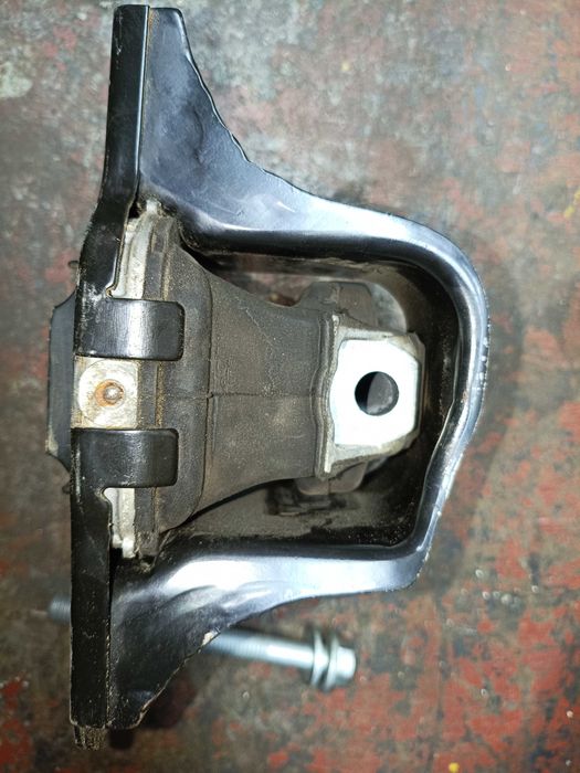 Продам верхню опору двигуна меган 2 1.6 бензин