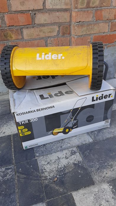 Газонокосилка механическая LIDER TKR 300