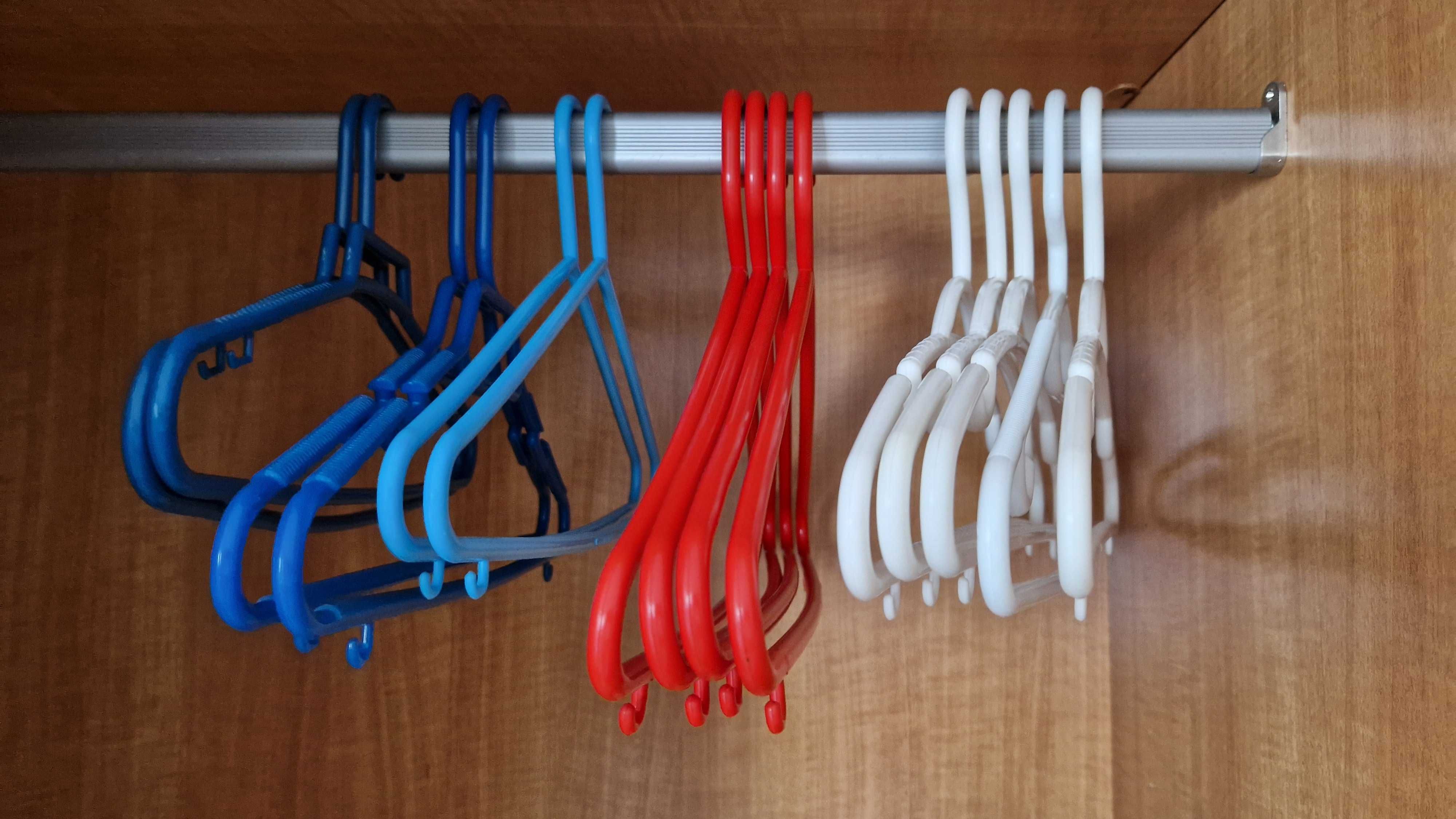 Conjunto 14 cabides multi cor em plastico