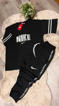 T-shirt e calça de fato de treino Nike mulher