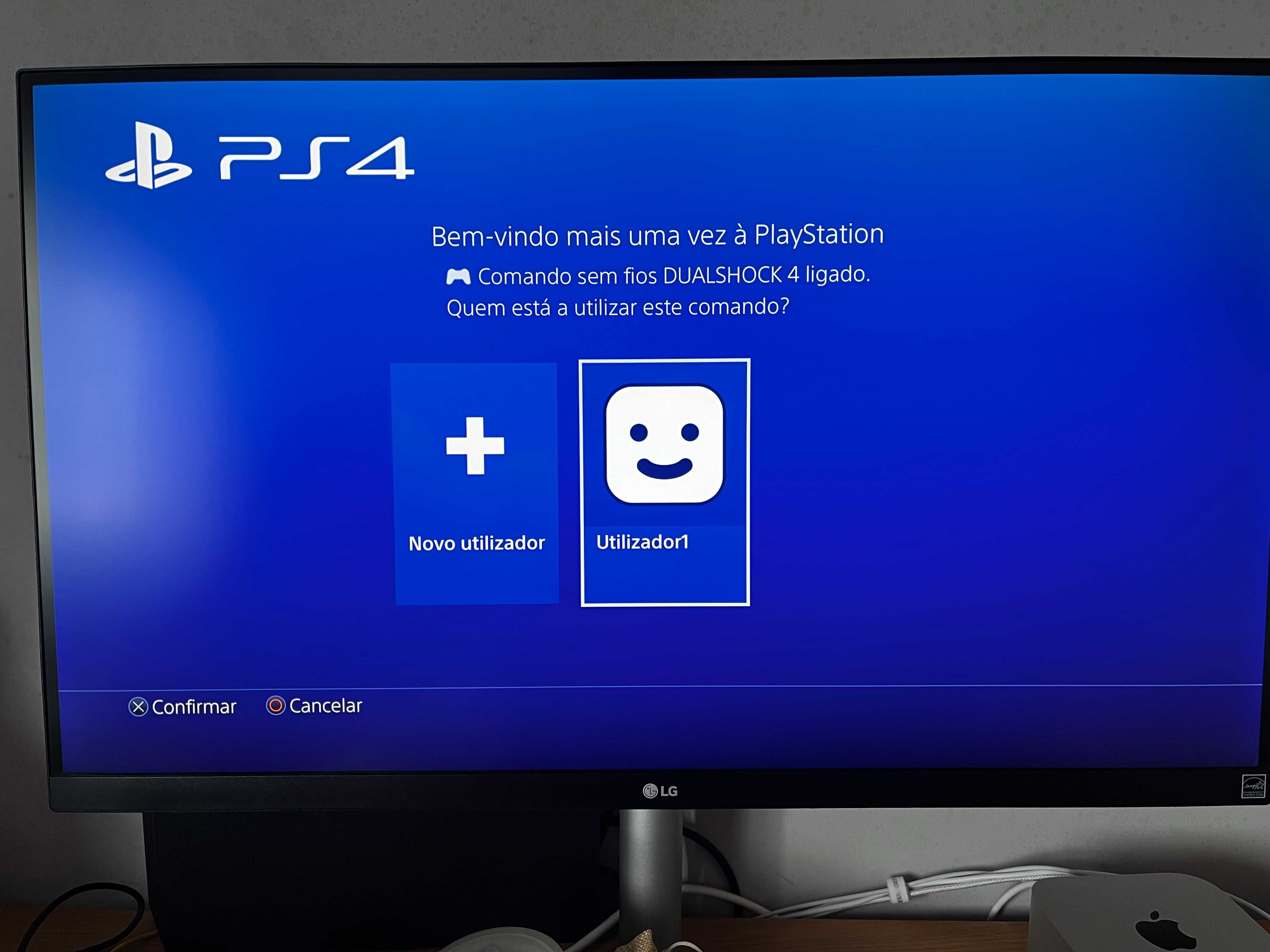 PS4 Pro + 2 Comandos Dualshock 4 + Base + Jogos + Conjunto Mars Gaming