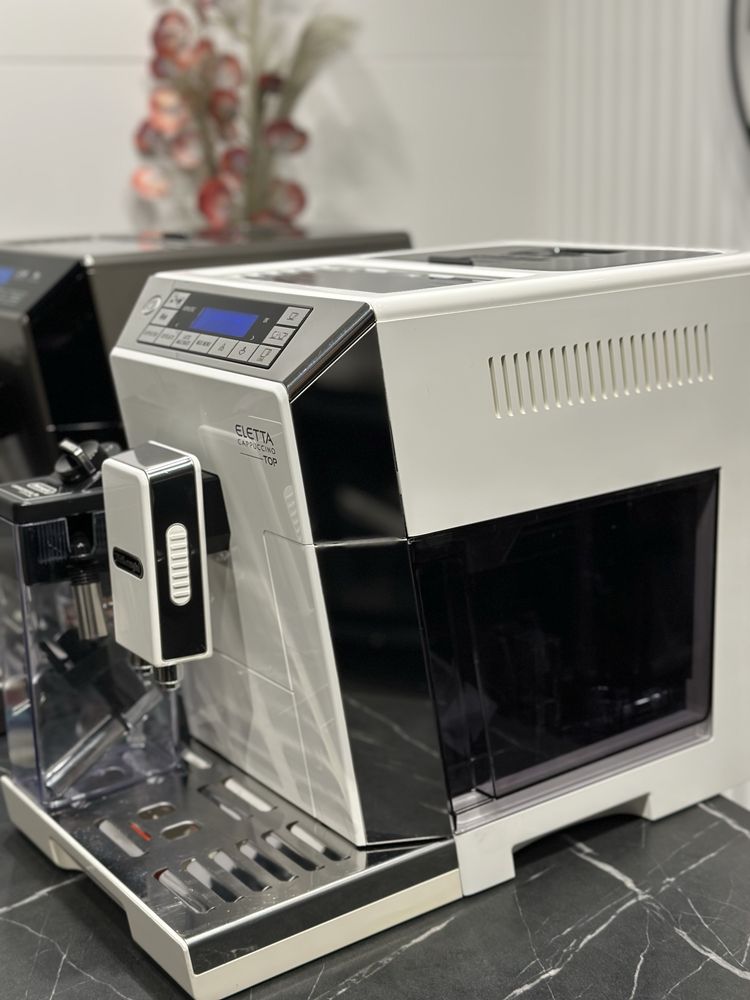 Кавомашина/Кавоварка/ Delonghi eletta
