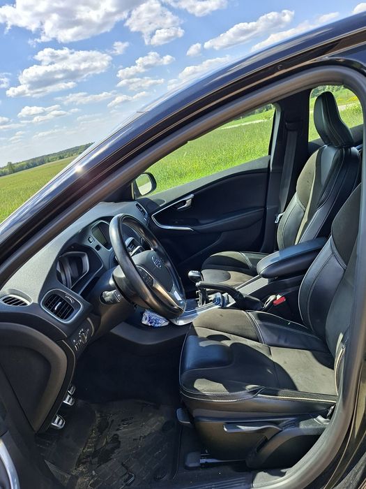 Volvo V40  R-design  D2 2.0 120