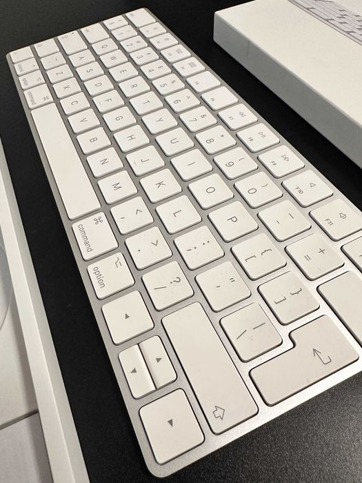 Klawiatura APPLE Magic Keyboard biała do laptopa / tabletu