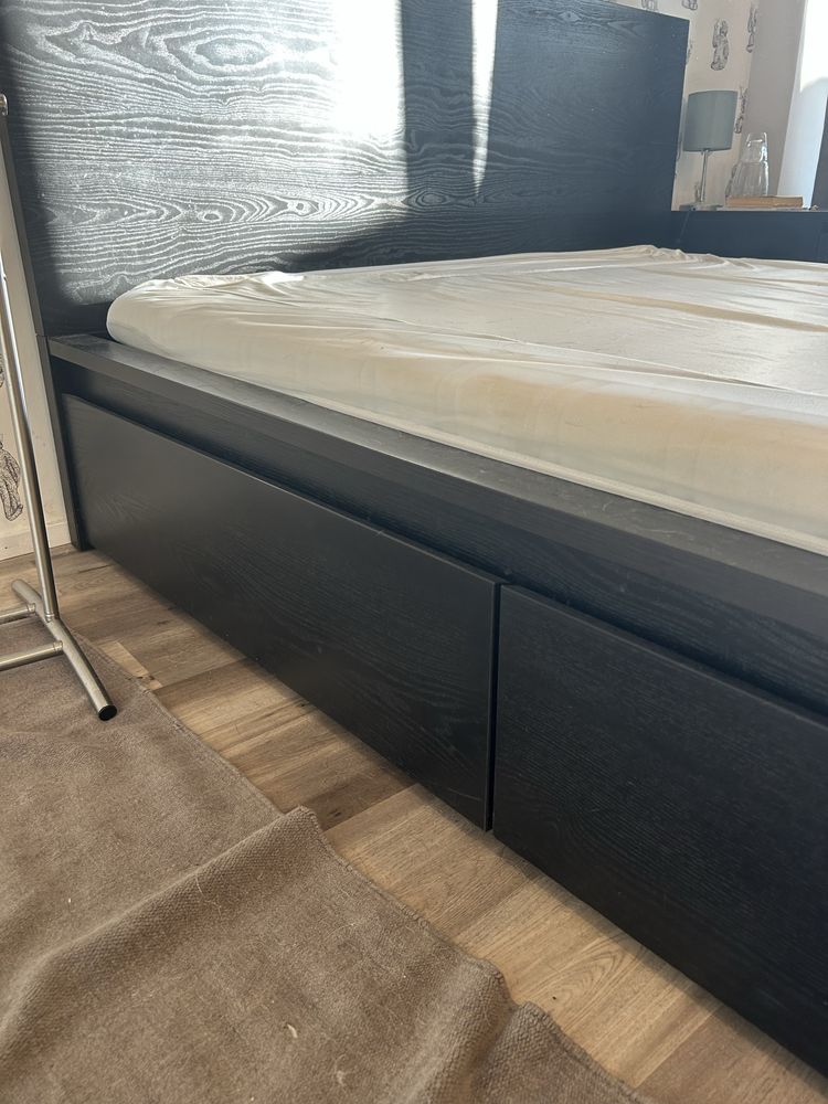 Cama Ikea castanha escura