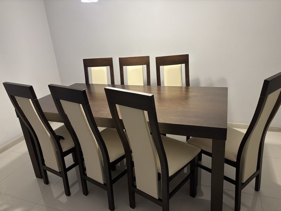 Stół z krzeslami do jadalni