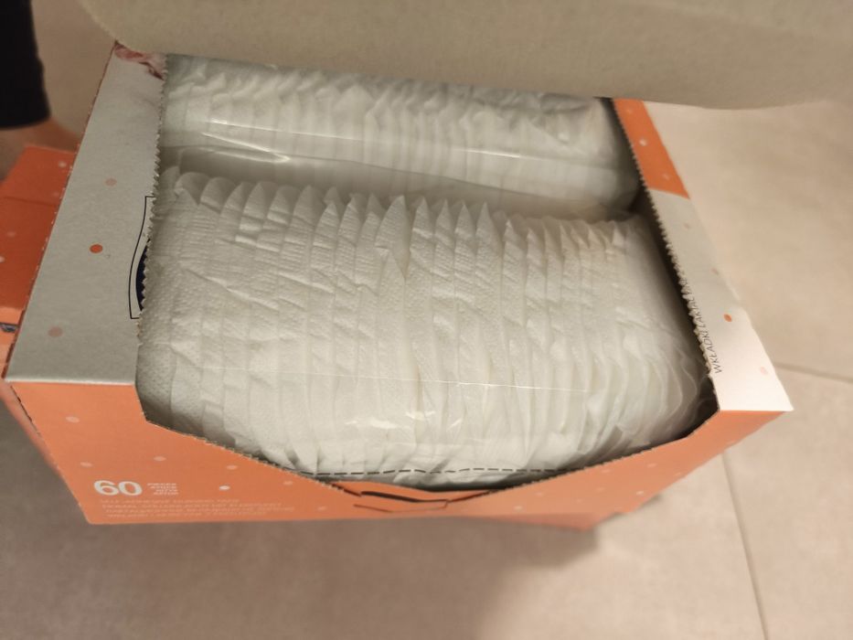 Wkładki laktacyjne z przylepcem  Bella Mamma prawie 180 szt. 3 pudełka