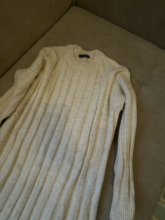 Жіноча вʼязана сукня