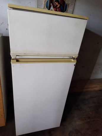 Холодильник Донбас двухкамерний в робочому стані детальніше по телефон