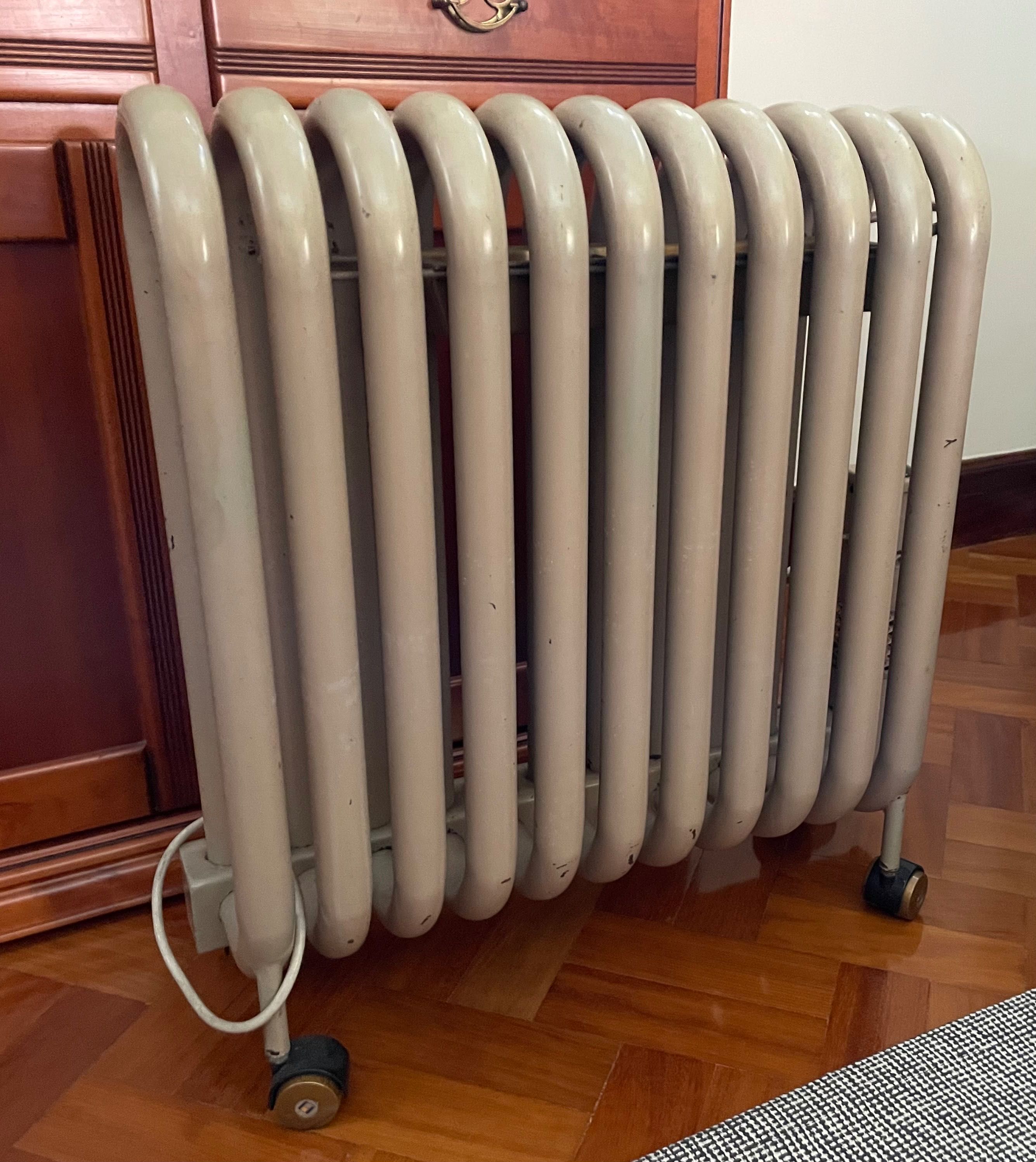 Irradiador a óleo antigo