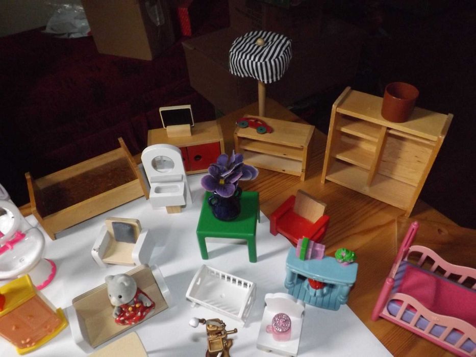 Mebelki drewniane, plastikowe dla lalki Barbie meble zabawki